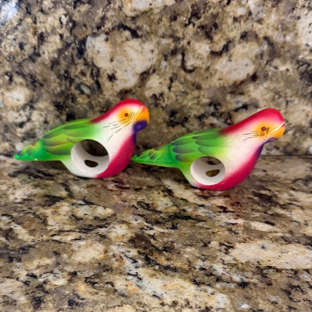 Vintage Decorative Parrot Napkin Ring— Red & Green (set of 2)